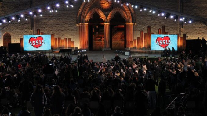 Solidarietà e musica ad Assisi con Carlo Conti, Con il Cuore