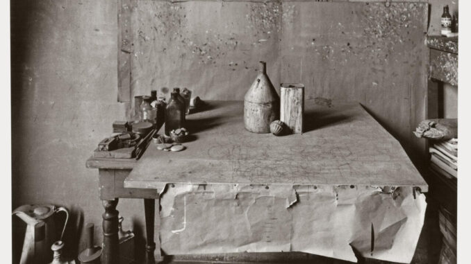 Gianni Berengo Gardin fotografa lo studio di Giorgio Morandi in apertura alla GNU
