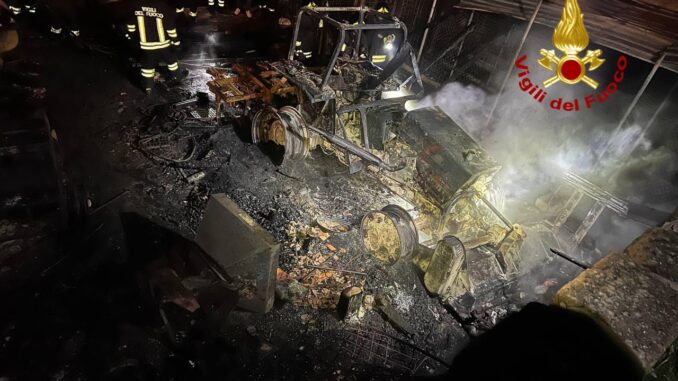 Incendio in stalla a Sellano: animali morti e ferito un uomo