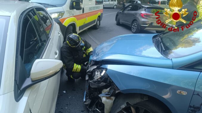 Scontro tra due auto sulla strada per Marmore
