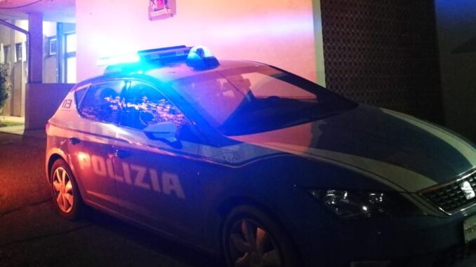 Movida Sicura, raffica di multe per sosta vietata e marciapiedi invasi dalle auto e scooter