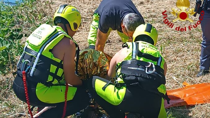 Uomo cade nel Nera a Terni, salvato dai vigili del fuoco