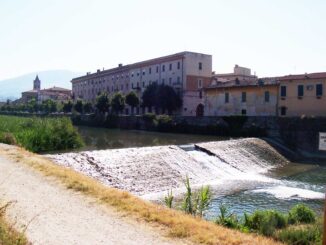 Agenti salvano 14enne nel Topino, era aggrappato a un tronco