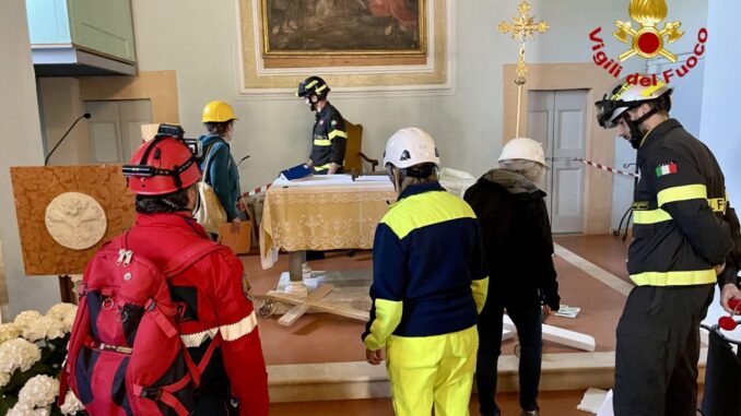 Simulazione di salvataggio [Fotogallery] beni culturali in Umbria dopo sisma