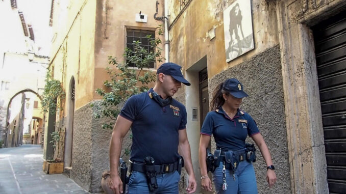 Tentata estorsione e percosse: la Polizia di Stato di Perugia denuncia una 39enne