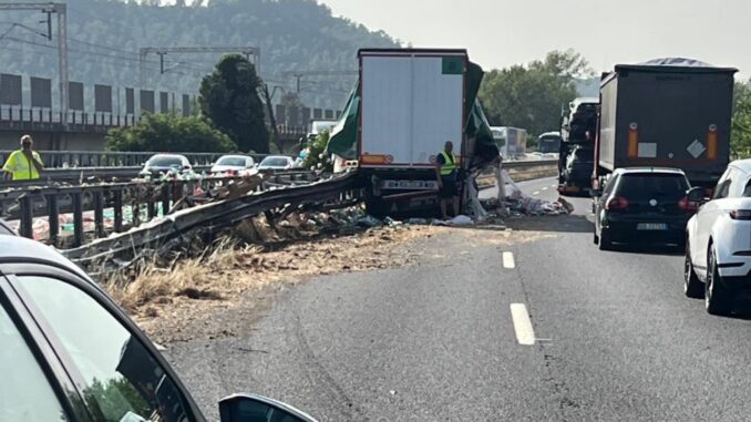 Incidente in A1 ad Attigliano: traffico in tilt in entrambe le direzioni