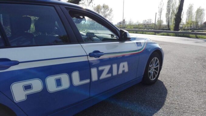 Ubriaca molesta in taverna, aggredisce agente: arrestata