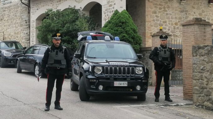 Ritrova portafoglio con 3.500 € 16enne lo consegna ai Carabinieri