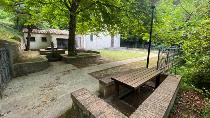 Rinnovata l’area dell’Eremo di Santo Marzio per l’estate 2025