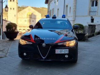 Picchia la ex fino a farle collassare un polmone, arrestato