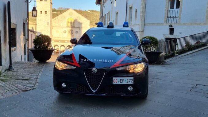 Picchia la ex fino a farle collassare un polmone, arrestato