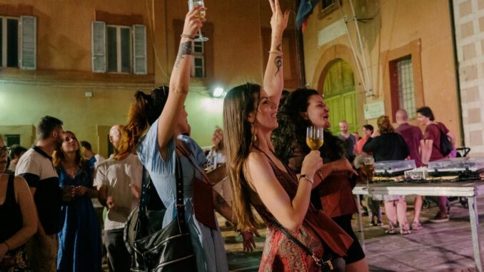 “La marcia dei 1000 calici” anima Corso Garibaldi