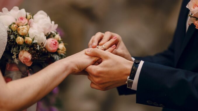 Si sposano a 18 anni: Anastasia e Gabriel sorprendono l’Umbria