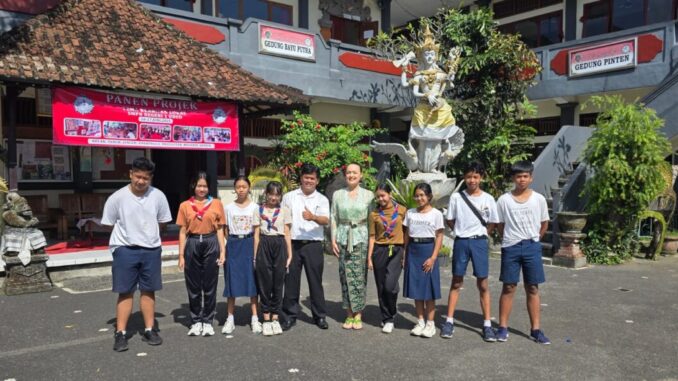 L’Eco-Bandiera della Pace arriva a Bali: Moira Lena Tassi porta il messaggio di unione