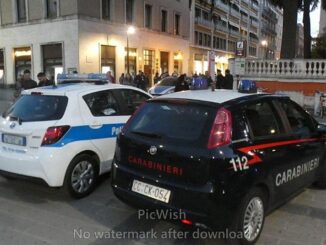 Aggredisce agenti in pieno centro: arrestato drogato di 24 anni