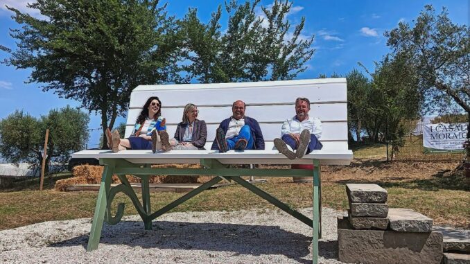 Collazzone inaugura la Panchina Gigante, spinta al turismo