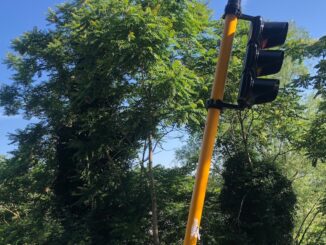 Casaglia, semaforo a rischio crollo: cresce la preoccupazione