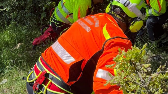 Spoleto, tartufaio cade in zona impervia: soccorso dal SASU
