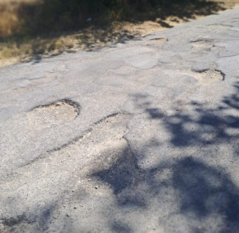 Castelchiaro, Poscargano, buche, degrado, Aiace, sicurezza, viabilità, interventi