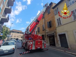 Coppi pericolanti a Terni, strada chiusa per sicurezza