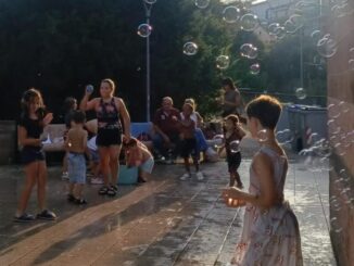 Successo per l’apericena estiva con giochi e tombola