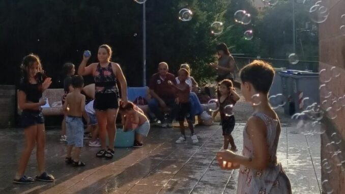 Successo per l’apericena estiva con giochi e tombola