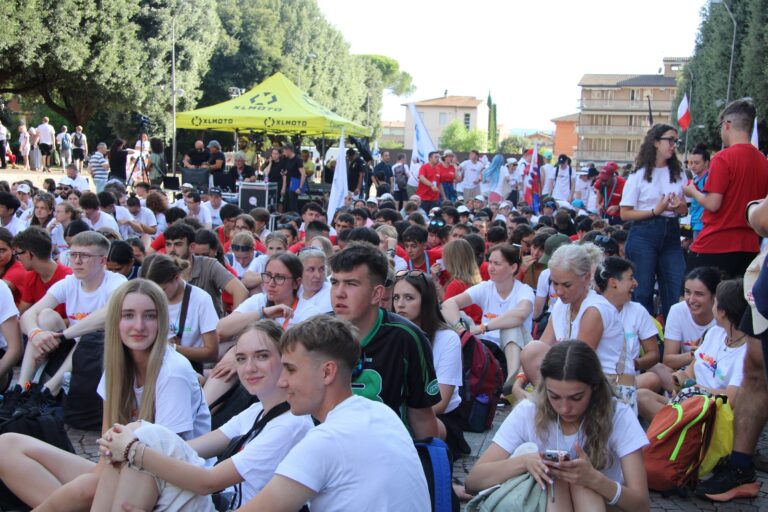 Card. Pizzaballa: giovani, semi di pace in Terra Santa