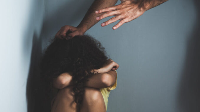 Allontanato da casa per violenze sulla compagna, lui ha 39 anni