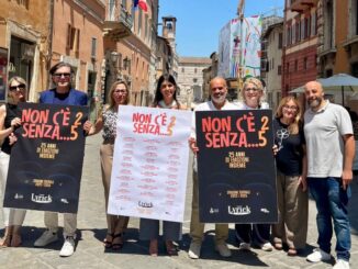 Lyrick Assisi inaugura la stagione “Non c’è 2 senza… 5”