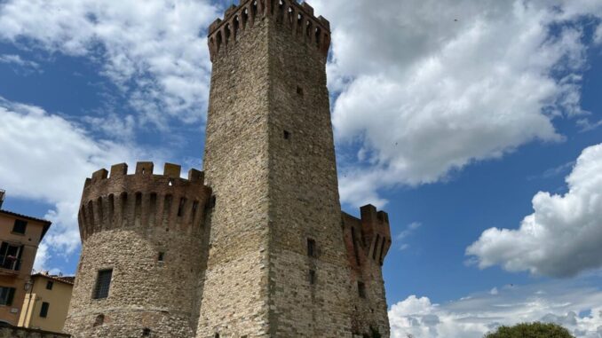 Alex Pinna alla Rocca: sculture tra ironia e leggerezza