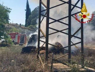 Vasto incendio a Nera Montoro, minaccia un impianto