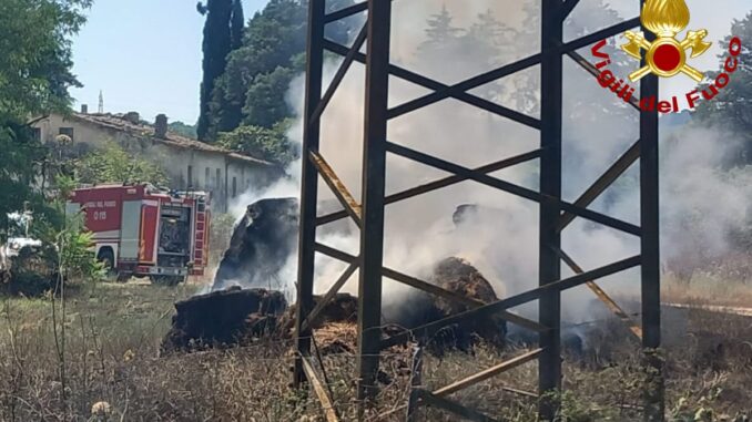Vasto incendio a Nera Montoro, minaccia un impianto