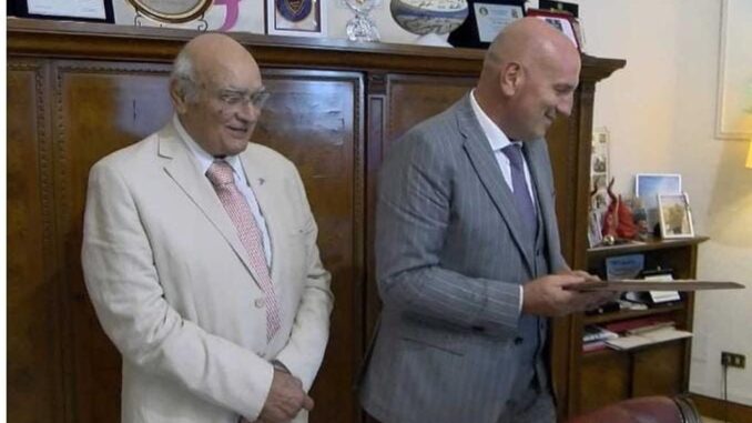 Gold TV celebra l’anniversario con un gesto simbolico