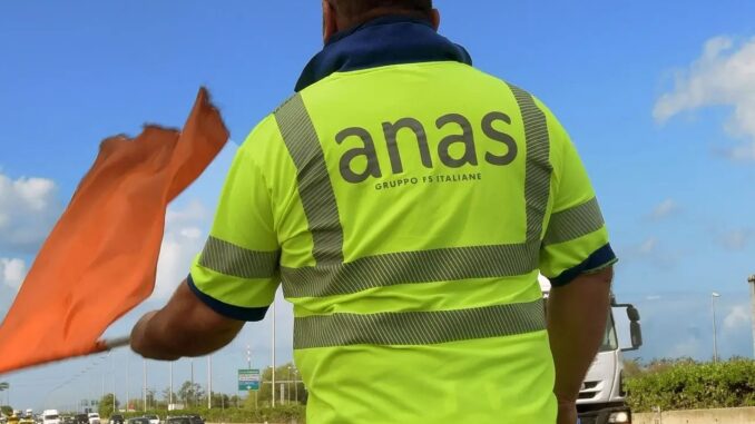 Incidente sulla E45, veicolo si ribalta e strada chiusa