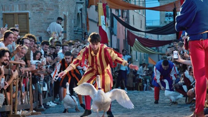 Palio de lo Daino 2025, Mondaino torna al Medioevo