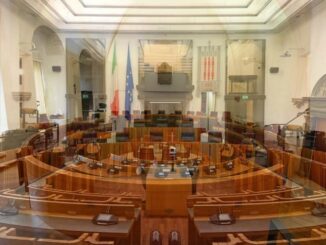 Politica in ferie, città in stallo tra degrado e disillusione