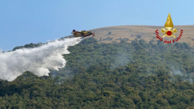 Incendio Contenuto sul Monte Coscerno dopo Intenso Lavoro
