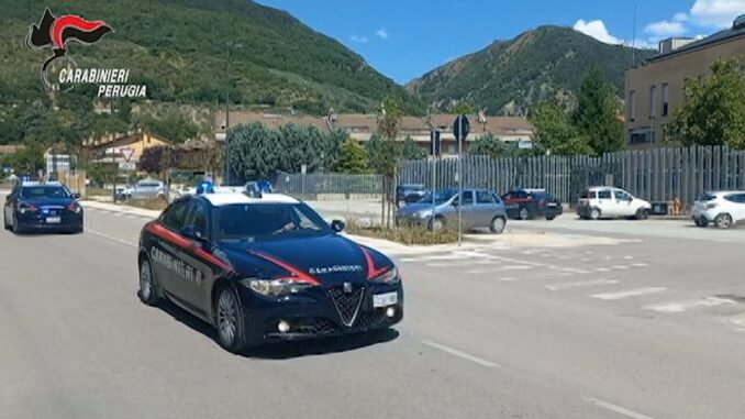 Segrega l’ex moglie e i figli [Video]: arrestato 53enne a Gubbio