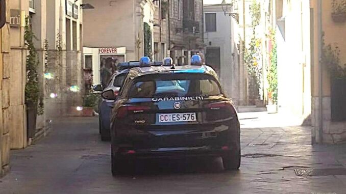 Colpisce con roncola un uomo in centro, arrestato a Terni