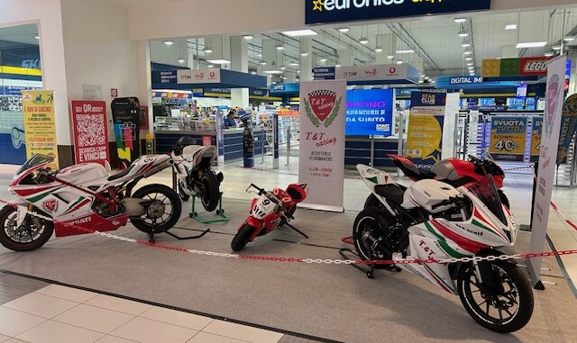Moto in mostra al Quasar Village verso il raduno Celaia
