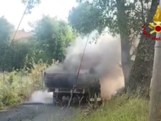 Furgone in fiamme a Terni: paura ma nessun ferito a Collescipoli