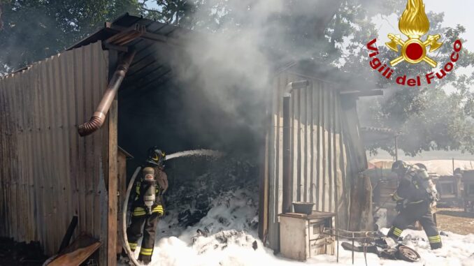 Incendio in un annesso agricolo a Fabro, ustionato il proprietario