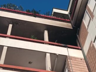Esplosione a Ponte San Giovanni: lavatrice in fiamme su un balcone