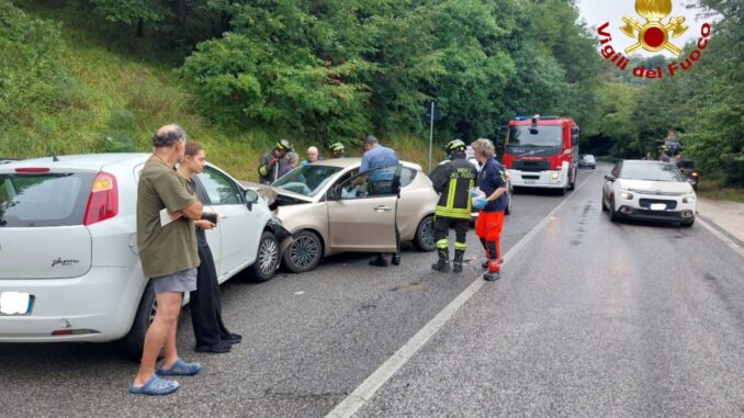 Schianto sulla SS3: due feriti gravi tra Nocera e Gaifana