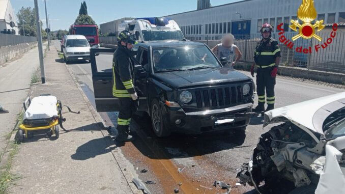 Incidente tra tre veicoli a Castello cinque feriti, tre in ospedale
