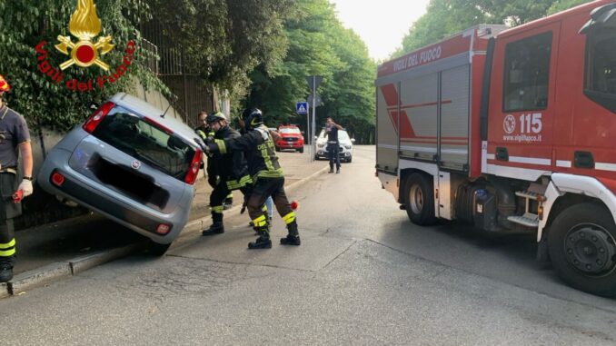 Incidente vicino galleria Kennedy, ferito estratto dai Vigili del Fuoco