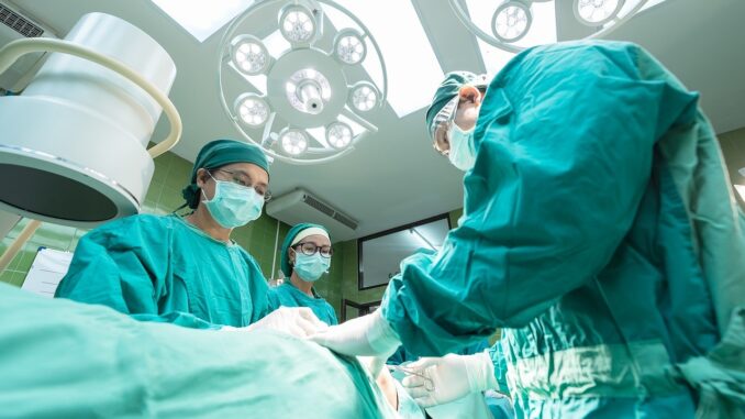 Miracolo medico a Terni: bimbo salvo dopo morso di cane