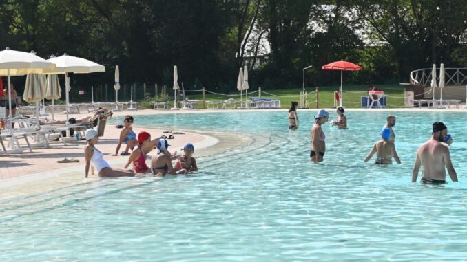 Maxi laguna al Tezio, l’oasi acquatica che incanta l’Umbria