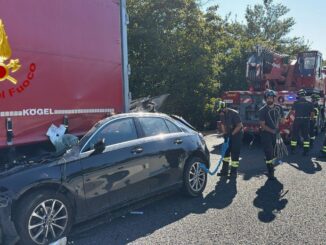 Incidente sul RA6, intervento con autogrù dei Vigili