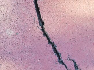 Parco Pascoletti, pista ciclopedonale segnata da gravi crepe